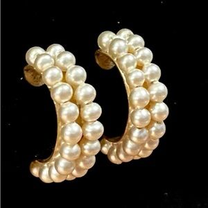 Vintage faux pearl screwback earrings​​​​​​
